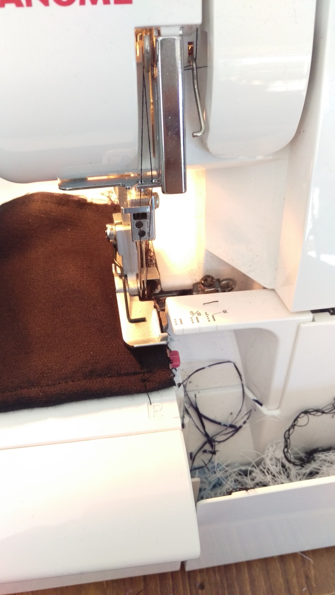 woven, knit, flip method, overlocker, finishing seams, pocket bags